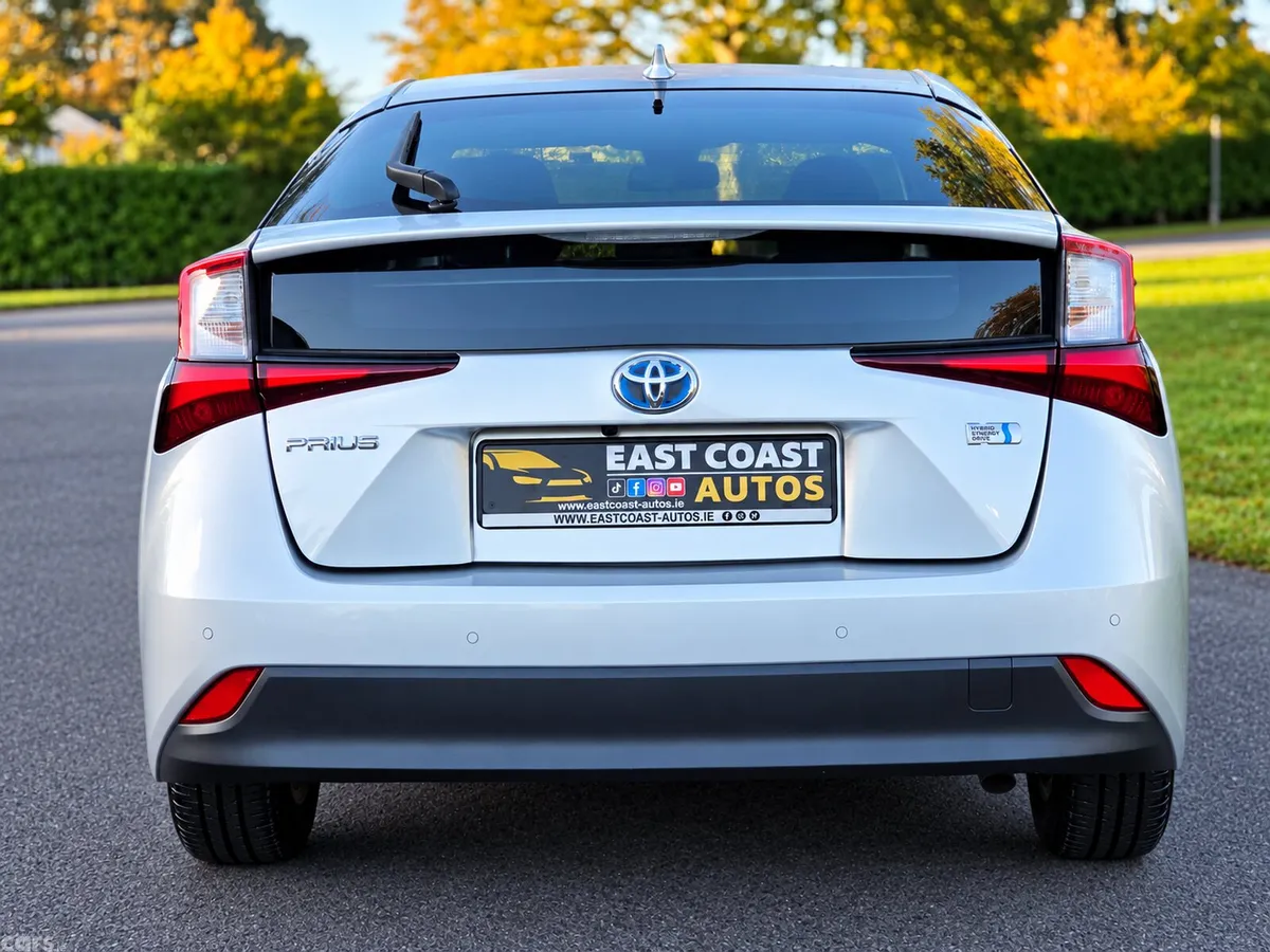 Toyota Prius Saloon, Petrol Hybrid, 2021, Silver