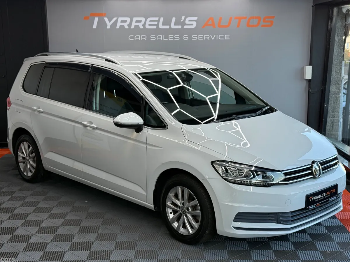Volkswagen Touran MPV, Petrol, 2017, White