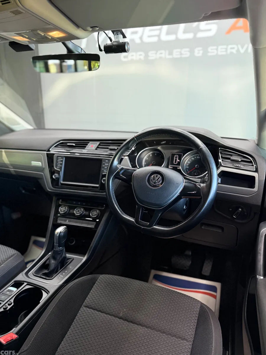 Volkswagen Touran MPV, Petrol, 2017, White