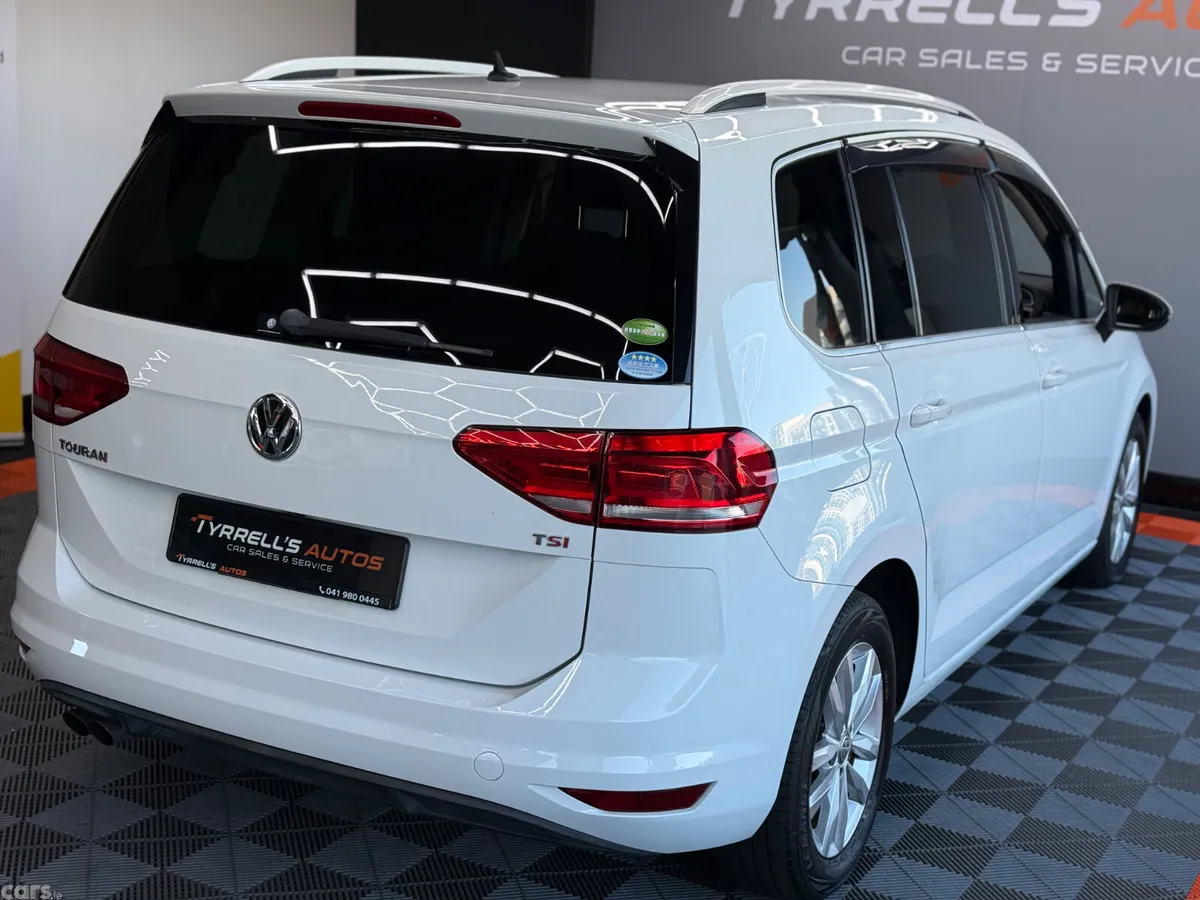 Volkswagen Touran MPV, Petrol, 2017, White