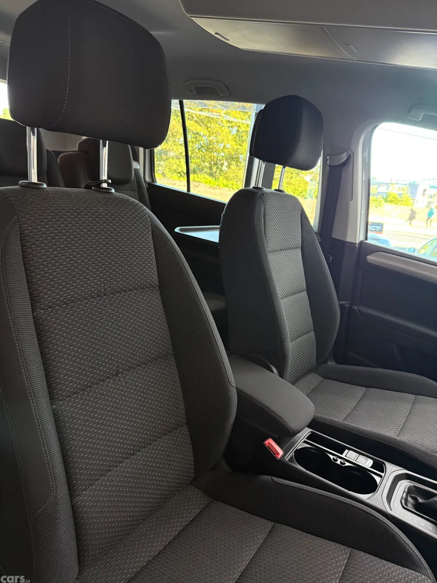 Volkswagen Touran MPV, Petrol, 2017, White