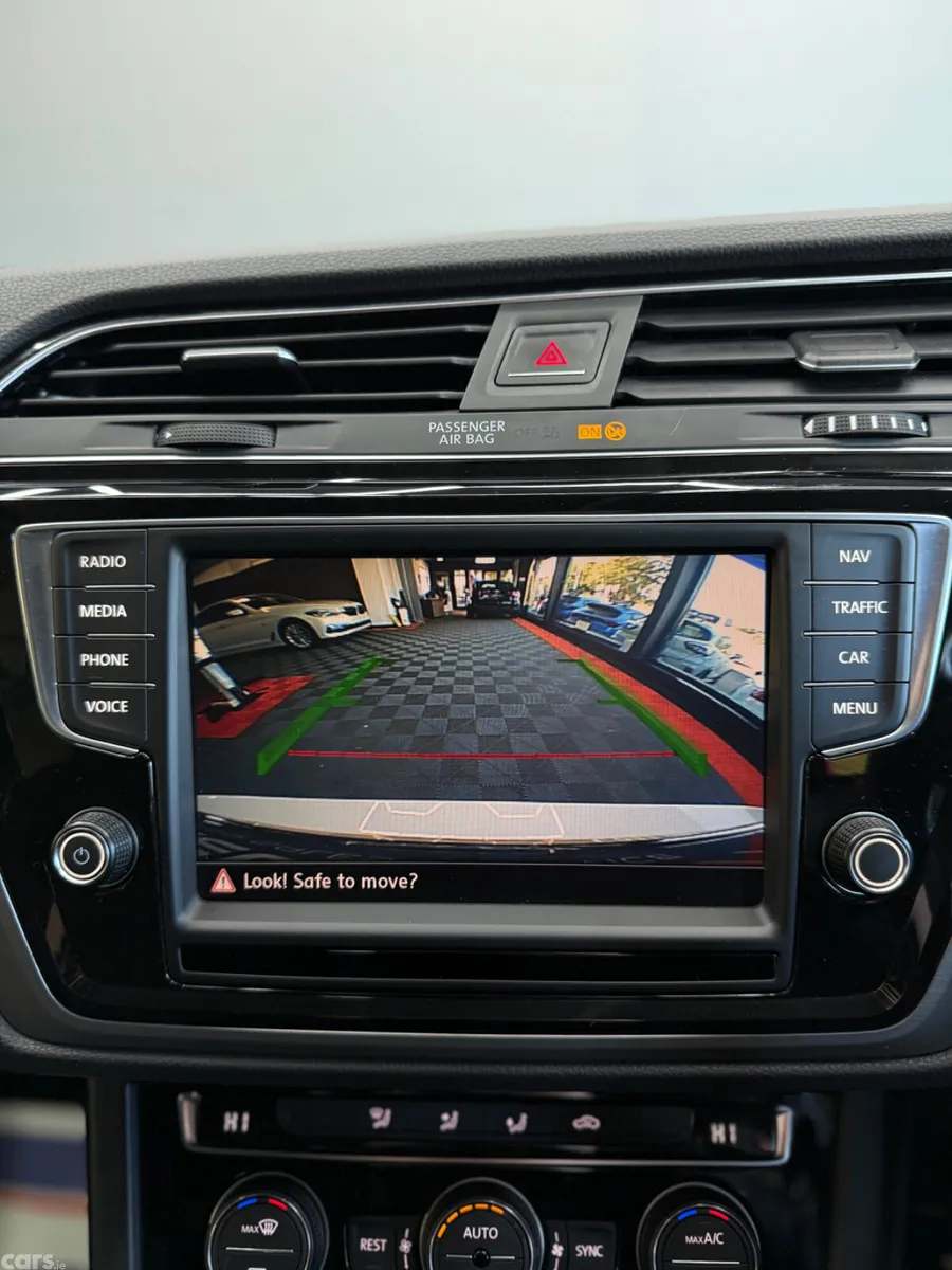 Volkswagen Touran MPV, Petrol, 2017, White