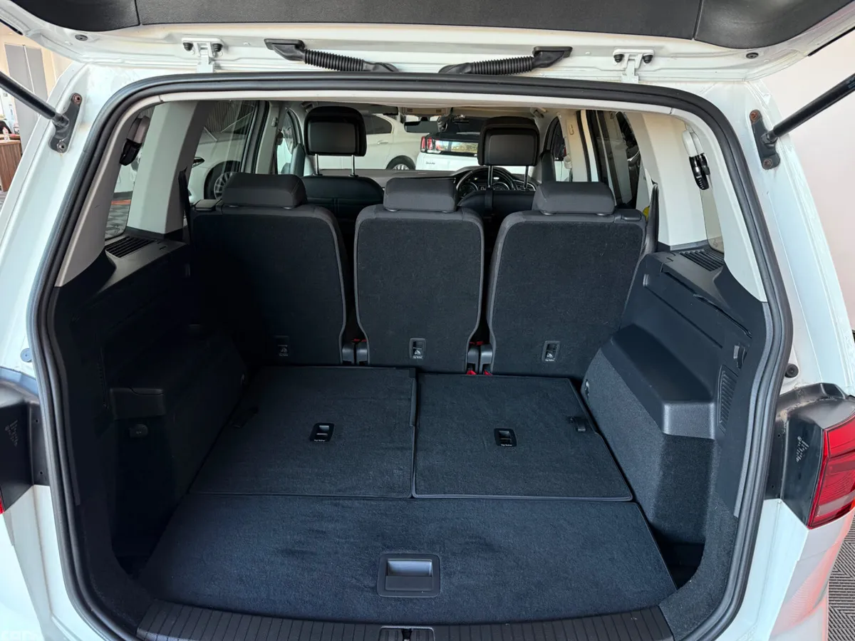 Volkswagen Touran MPV, Petrol, 2017, White