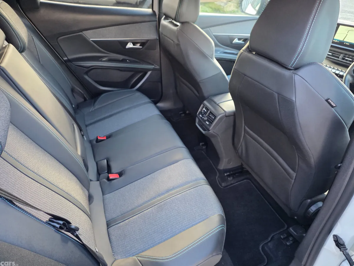 Peugeot 3008 MPV, Diesel, 2023, White