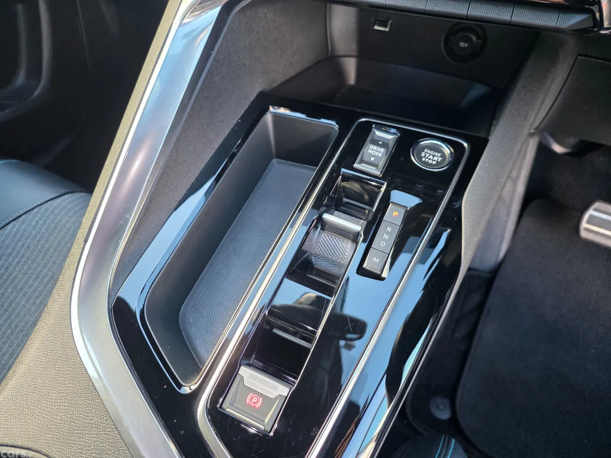 Peugeot 3008 MPV, Diesel, 2023, White
