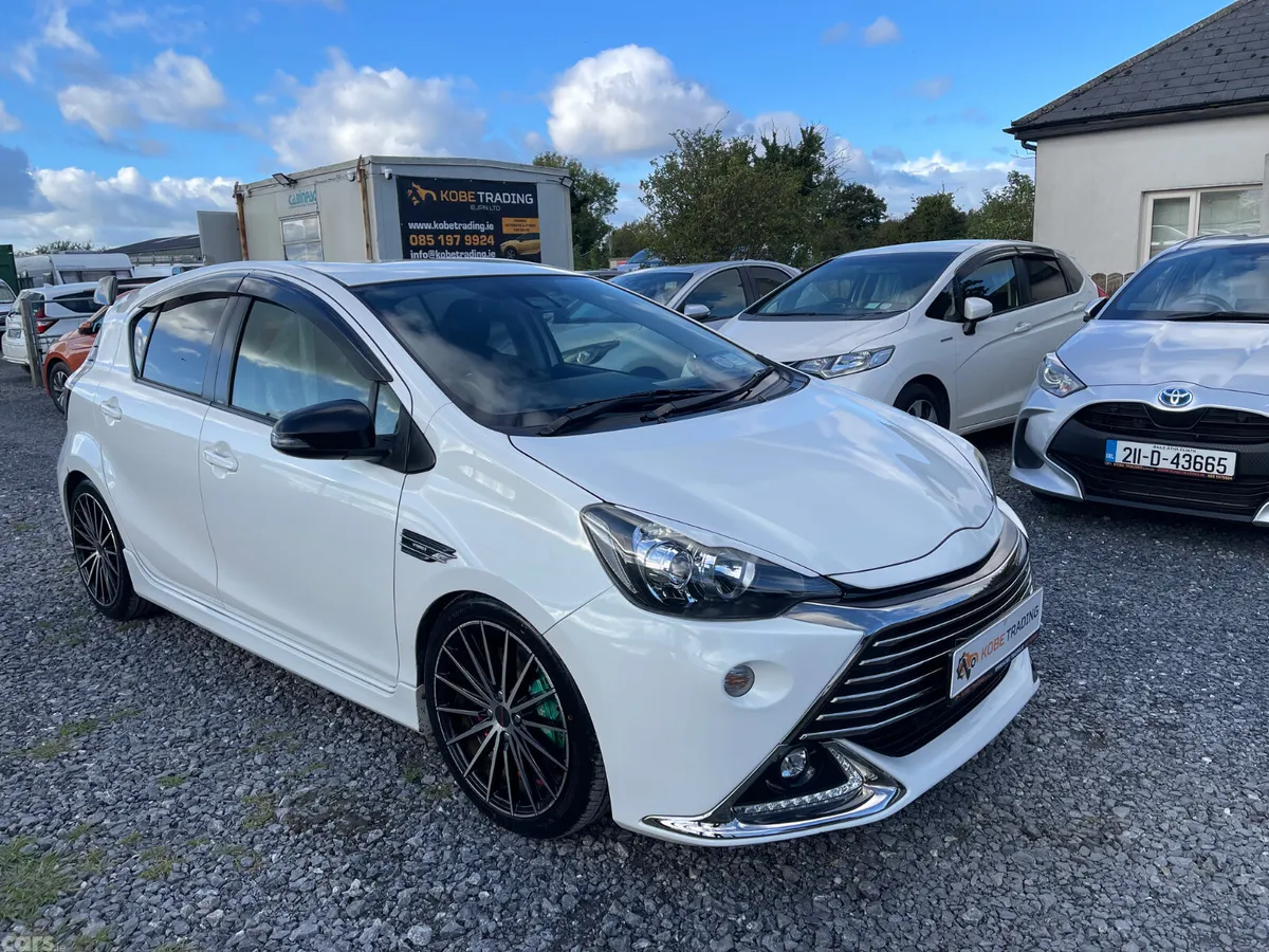Toyota Aqua Hatchback, Petrol Hybrid, 2016, White