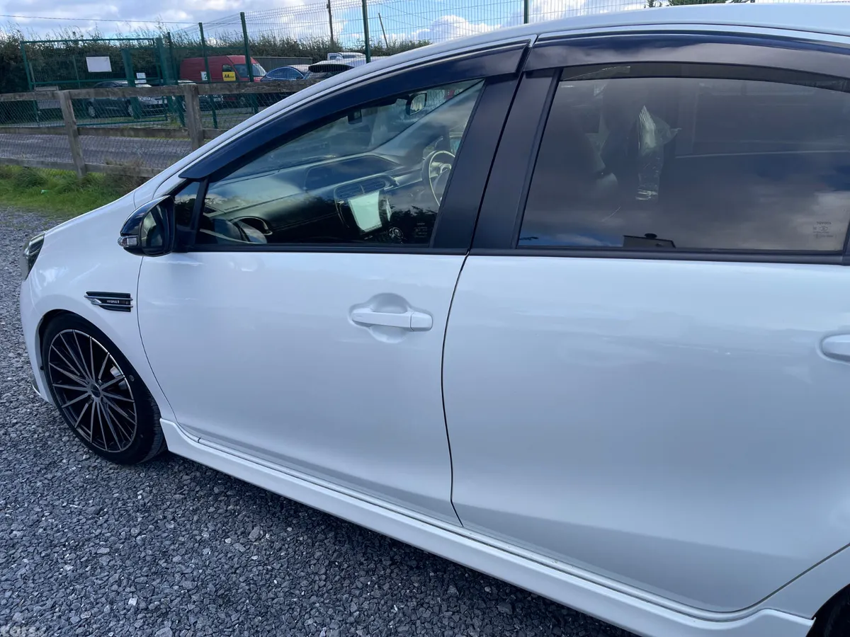 Toyota Aqua Hatchback, Petrol Hybrid, 2016, White