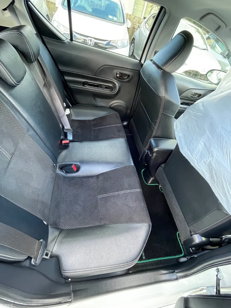 Toyota Aqua Hatchback, Petrol Hybrid, 2016, White