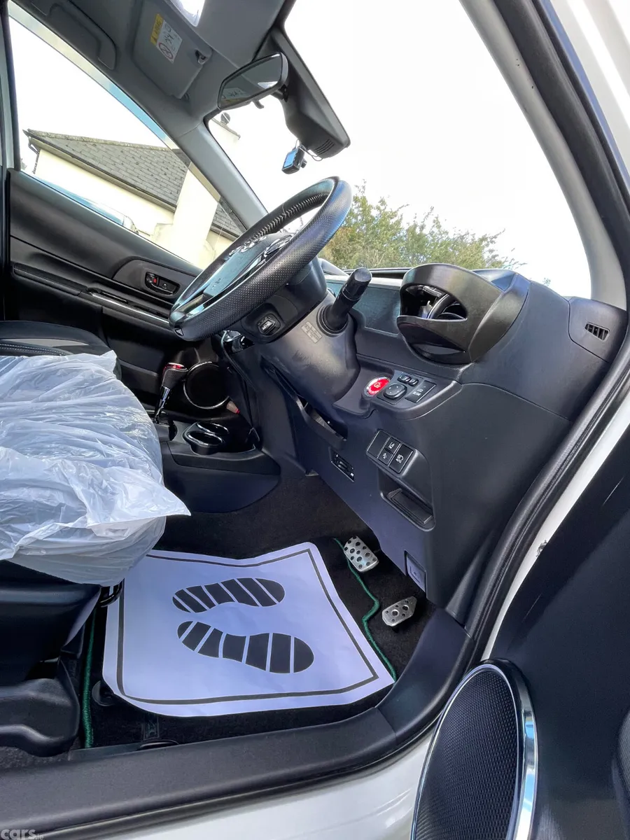 Toyota Aqua Hatchback, Petrol Hybrid, 2016, White