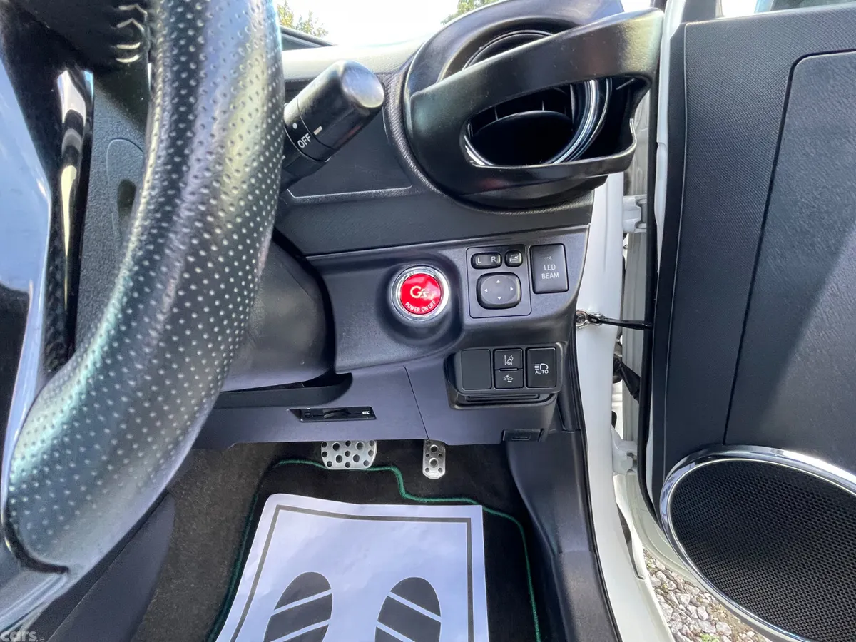 Toyota Aqua Hatchback, Petrol Hybrid, 2016, White