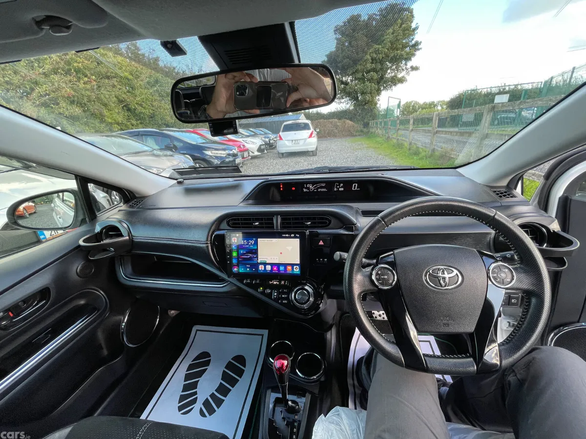 Toyota Aqua Hatchback, Petrol Hybrid, 2016, White