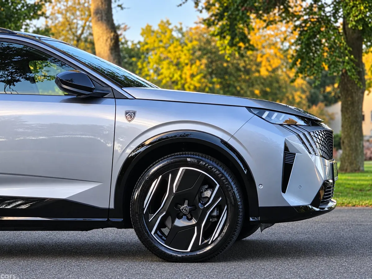 Peugeot 5008 SUV, Electric, 2025, Grey
