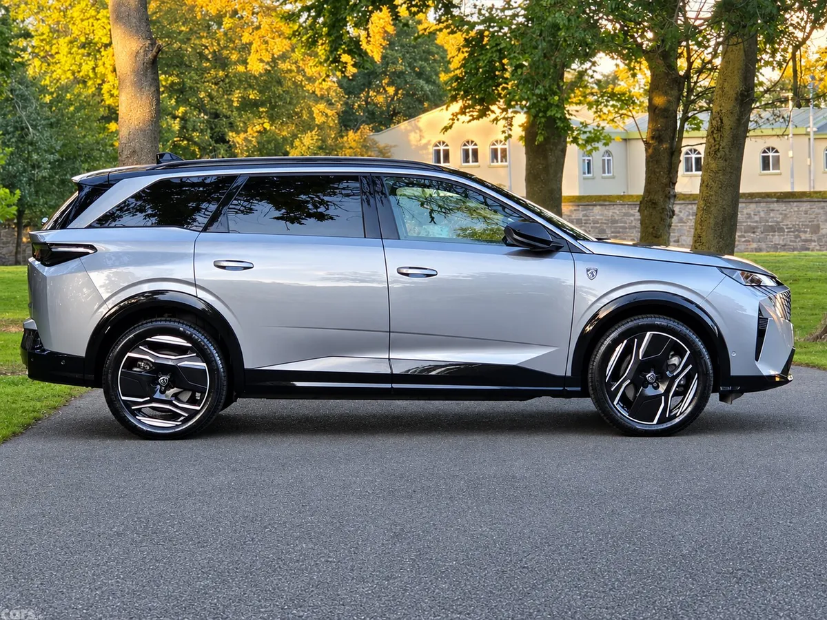 Peugeot 5008 SUV, Electric, 2025, Grey