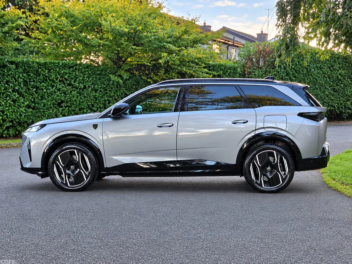 Peugeot 5008 SUV, Electric, 2025, Grey