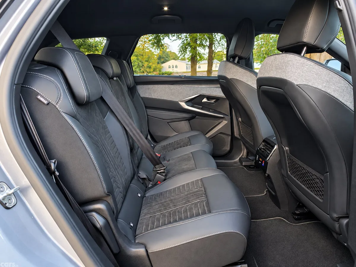 Peugeot 5008 SUV, Electric, 2025, Grey