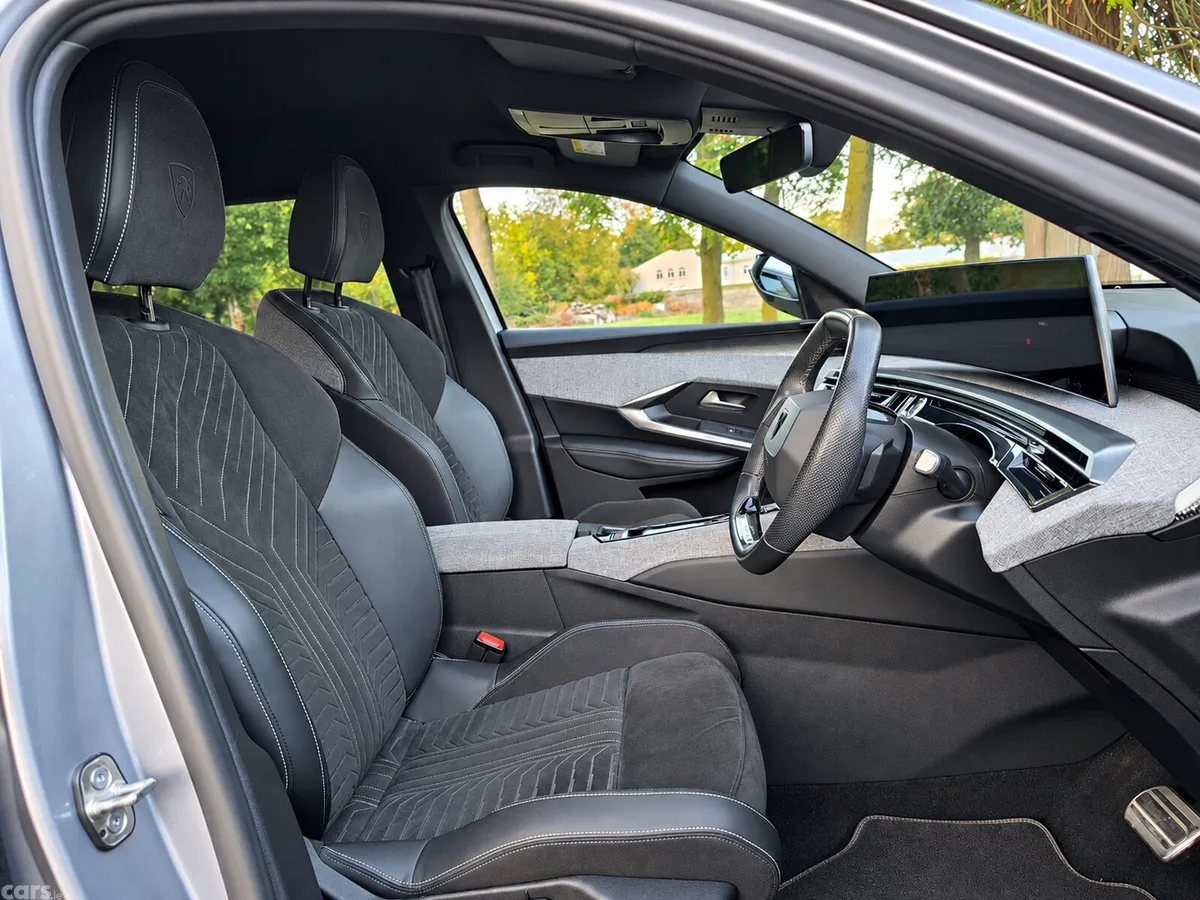 Peugeot 5008 SUV, Electric, 2025, Grey