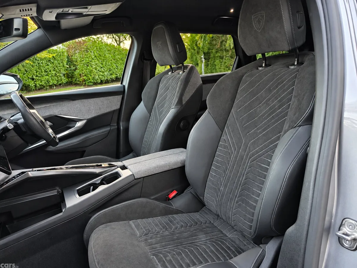Peugeot 5008 SUV, Electric, 2025, Grey