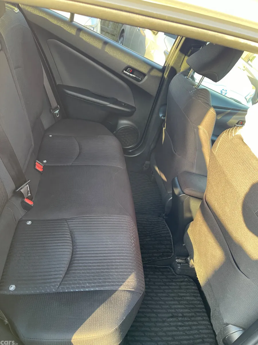 Toyota Prius Hatchback, Petrol Hybrid, 2017, Silver