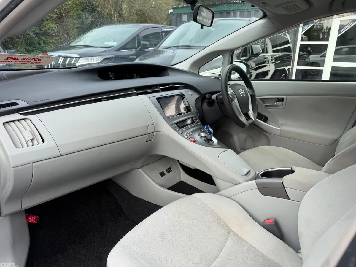 Toyota Prius Hatchback, Petrol Hybrid, 2014, White