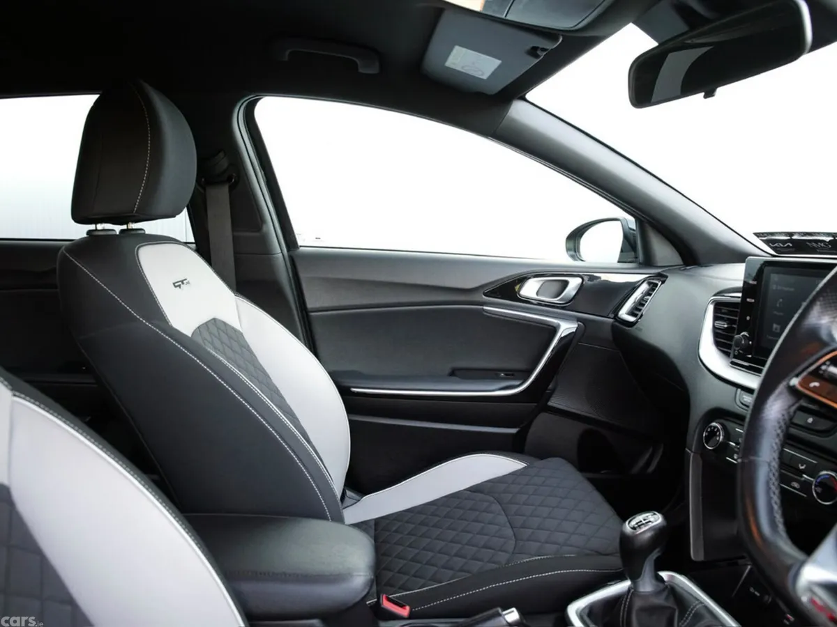 Kia Ceed Hatchback, Petrol, 2020, Black