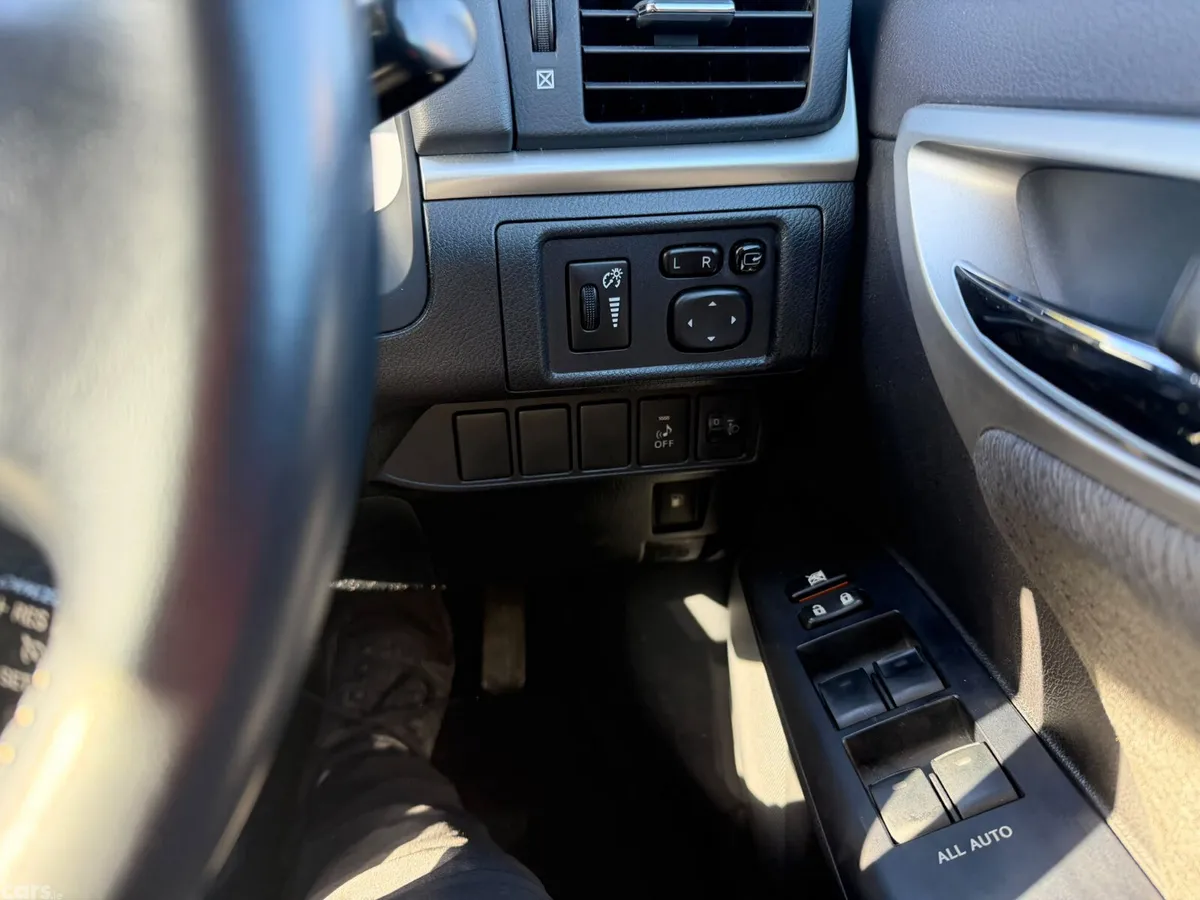 Lexus CT Hatchback, Petrol Hybrid, 2011, White