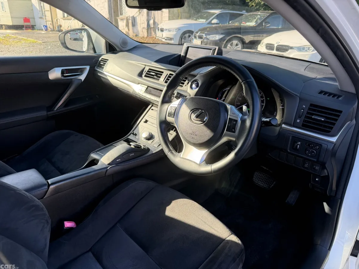 Lexus CT Hatchback, Petrol Hybrid, 2011, White