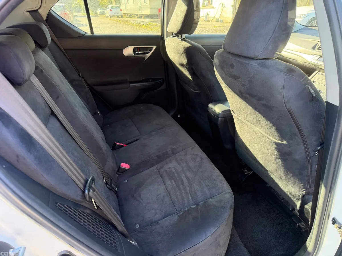 Lexus CT Hatchback, Petrol Hybrid, 2011, White