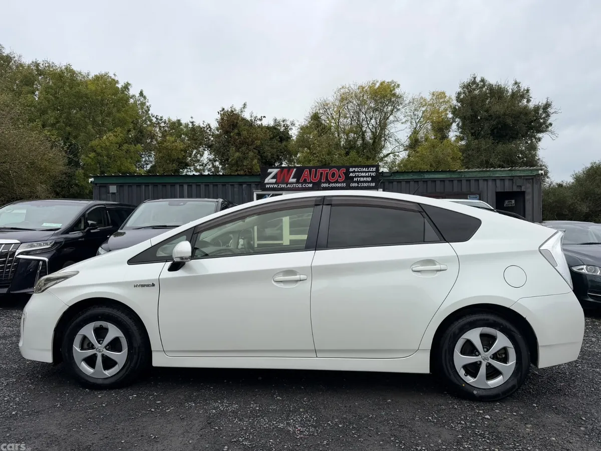 Toyota Prius Hatchback, Petrol Hybrid, 2015, White