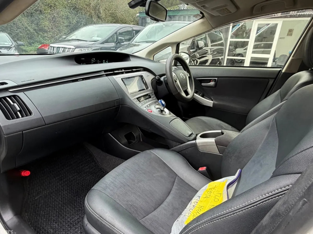 Toyota Prius Hatchback, Petrol Hybrid, 2015, White
