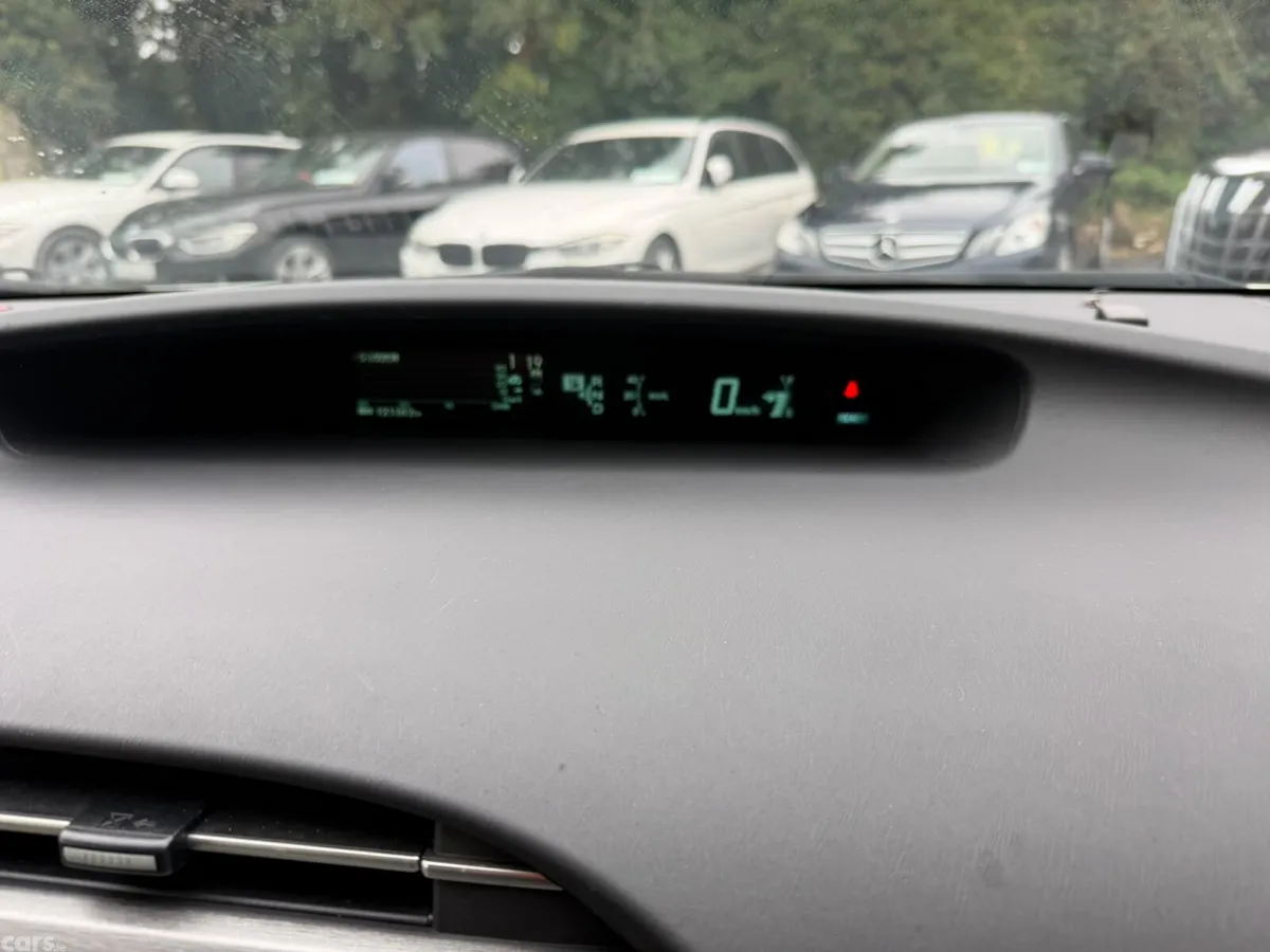 Toyota Prius Hatchback, Petrol Hybrid, 2015, White