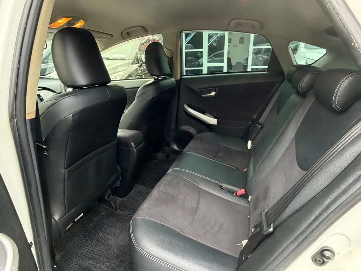 Toyota Prius Hatchback, Petrol Hybrid, 2015, White