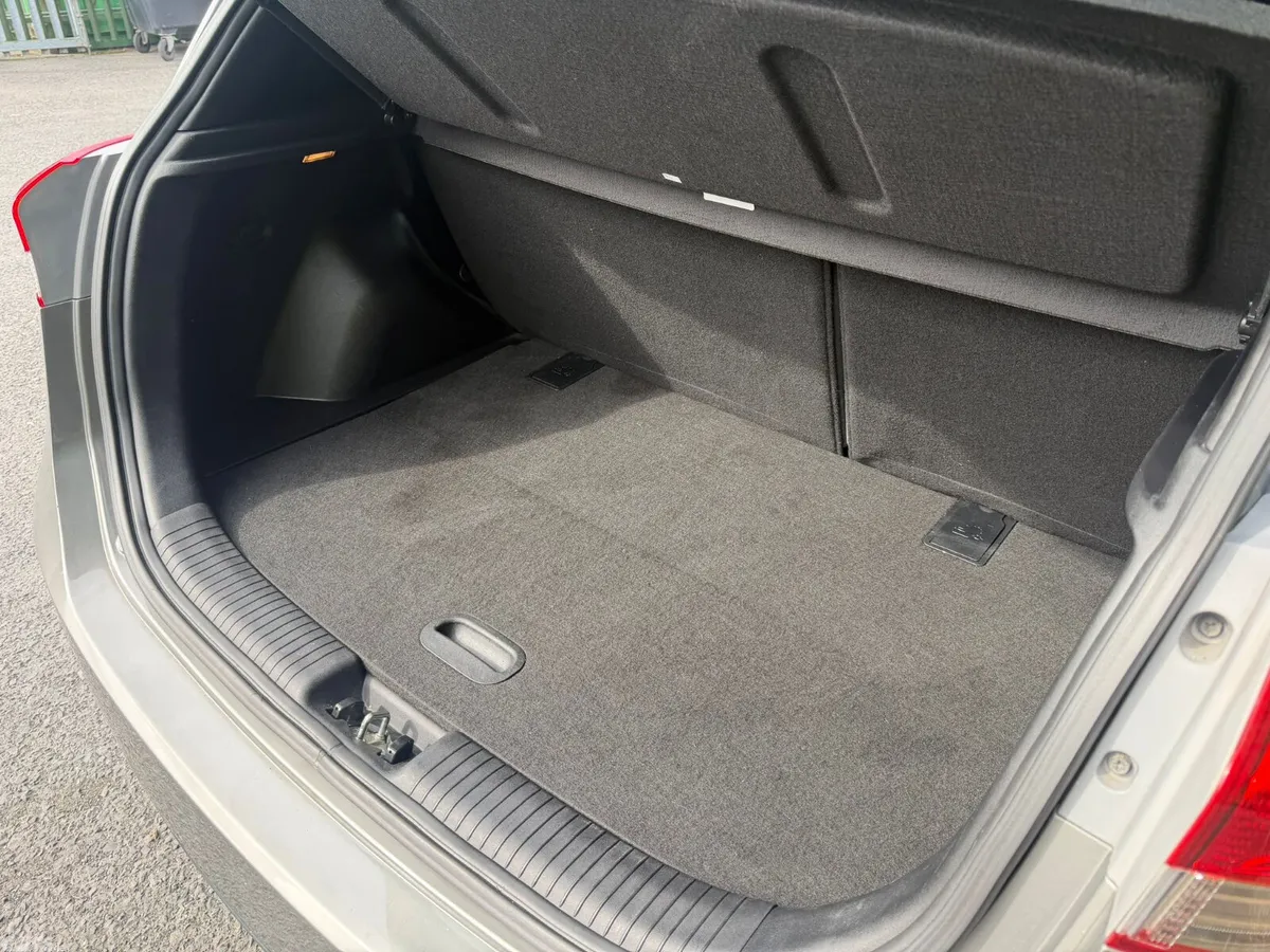 Hyundai ix20 MPV, Petrol, 2020, Grey