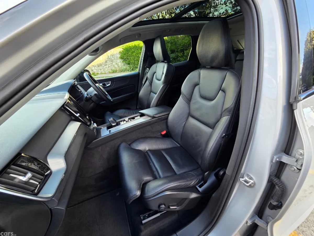 Volvo XC60 SUV, Petrol Plug-in Hybrid, 2023, Grey