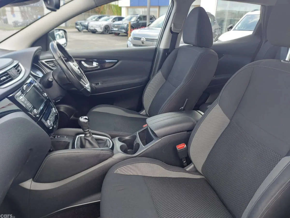 Nissan Qashqai MPV, Petrol, 2020, Grey