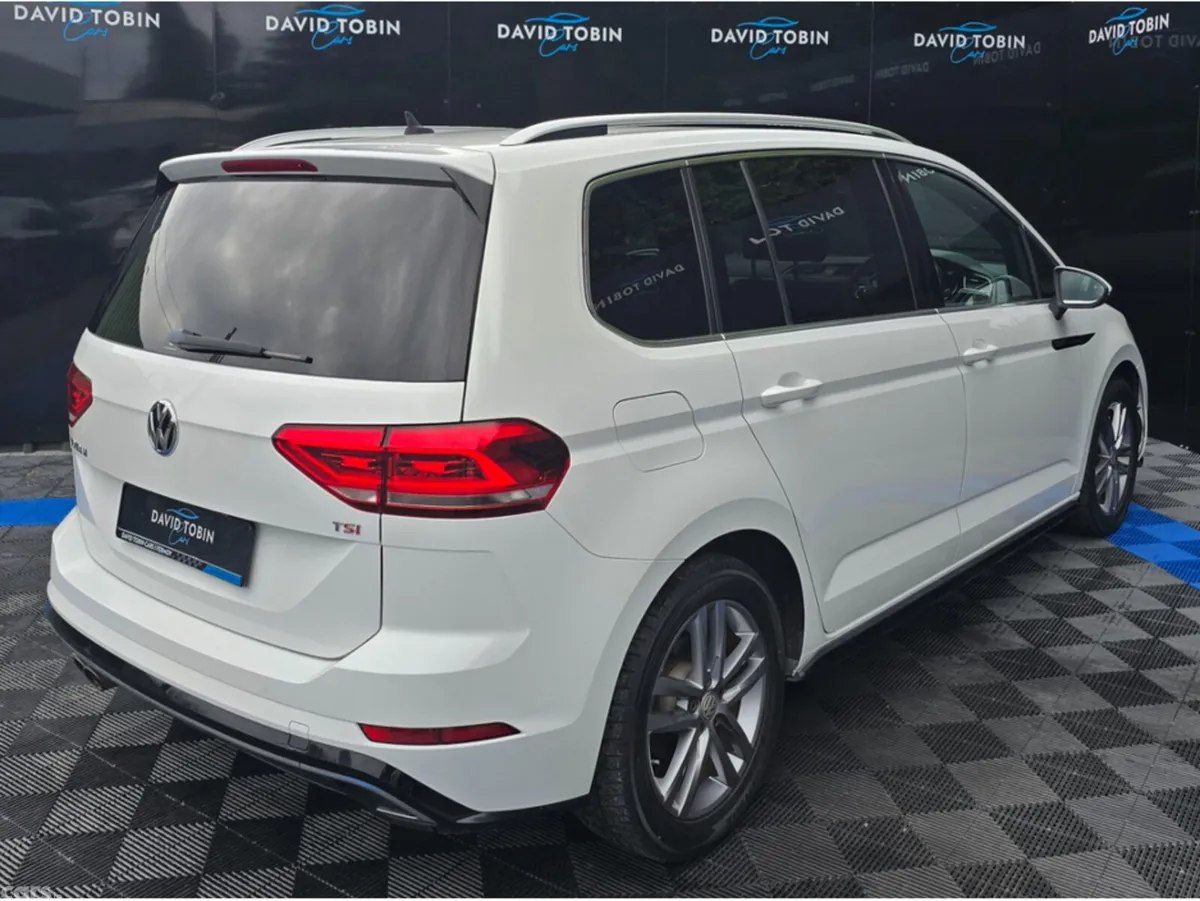 Volkswagen Touran MPV, Petrol, 2017, White