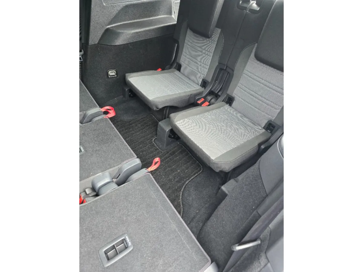 Volkswagen Touran MPV, Petrol, 2017, White