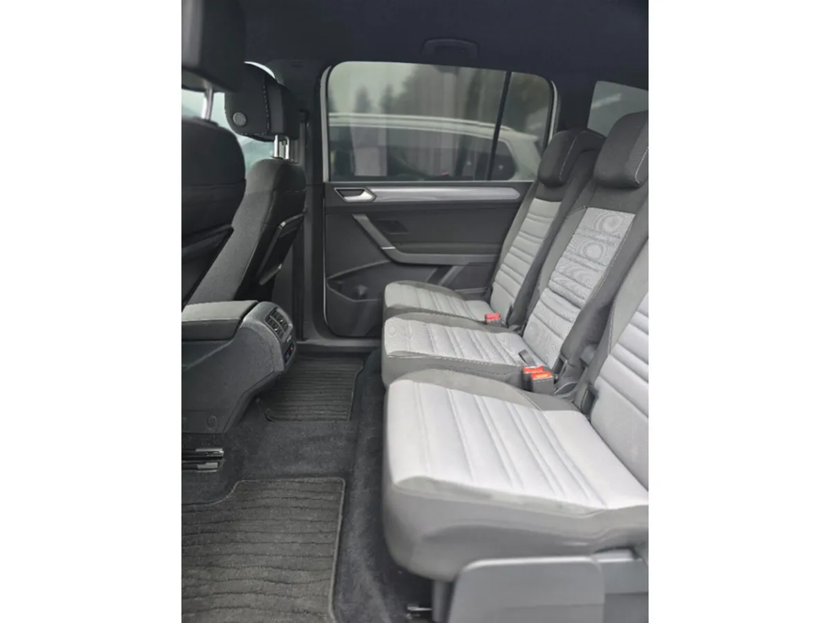 Volkswagen Touran MPV, Petrol, 2017, White