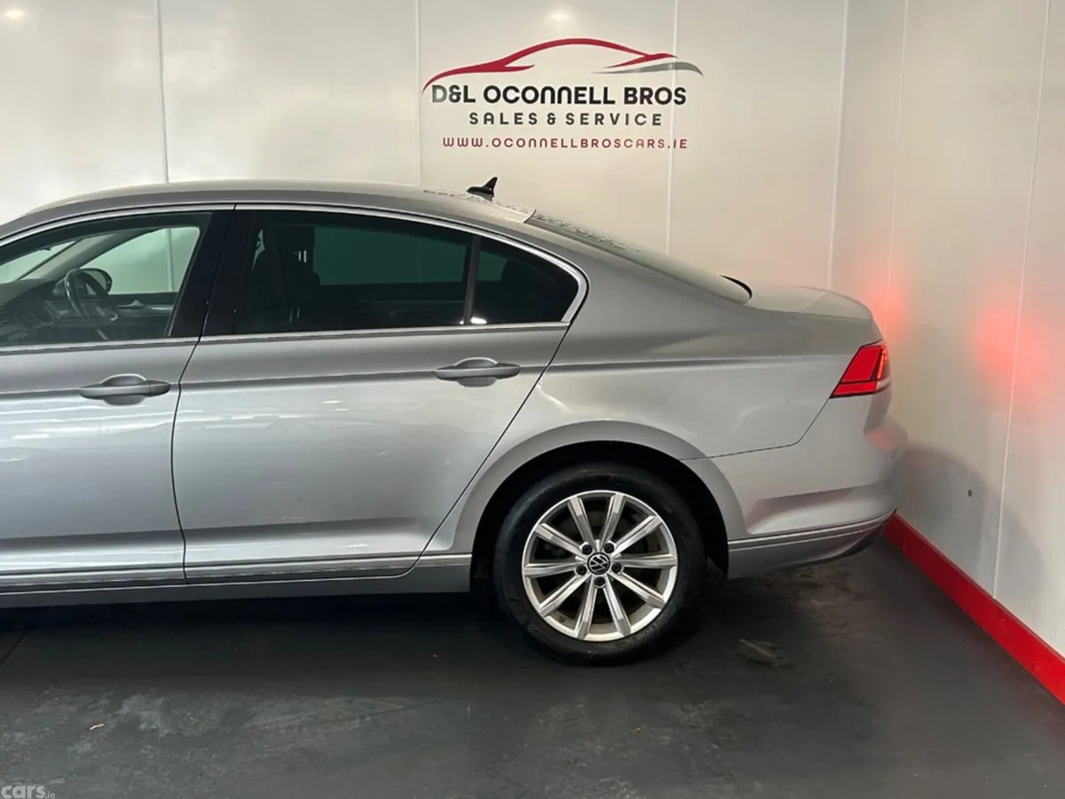 Volkswagen Passat Saloon, Diesel, 2022, Silver