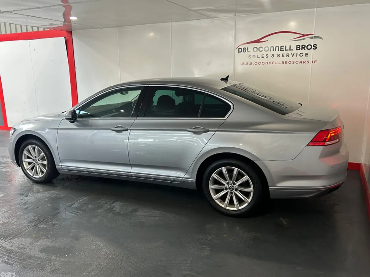 Volkswagen Passat Saloon, Diesel, 2022, Silver