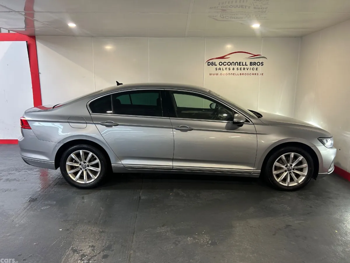 Volkswagen Passat Saloon, Diesel, 2022, Silver