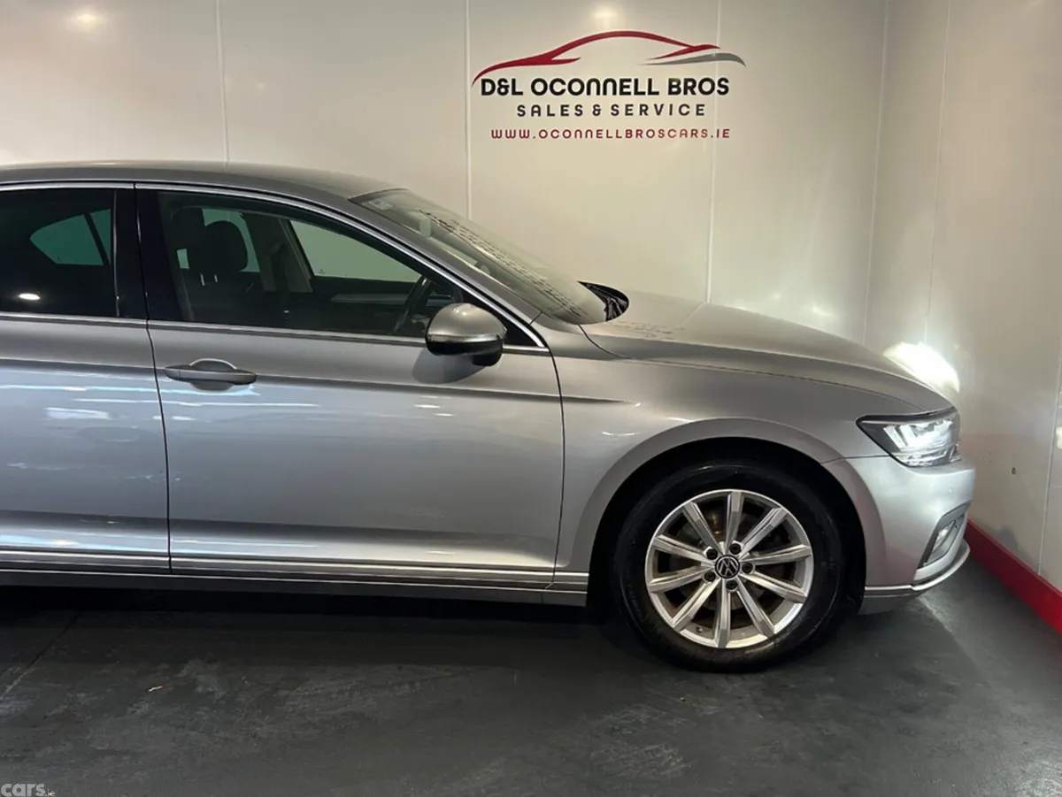 Volkswagen Passat Saloon, Diesel, 2022, Silver
