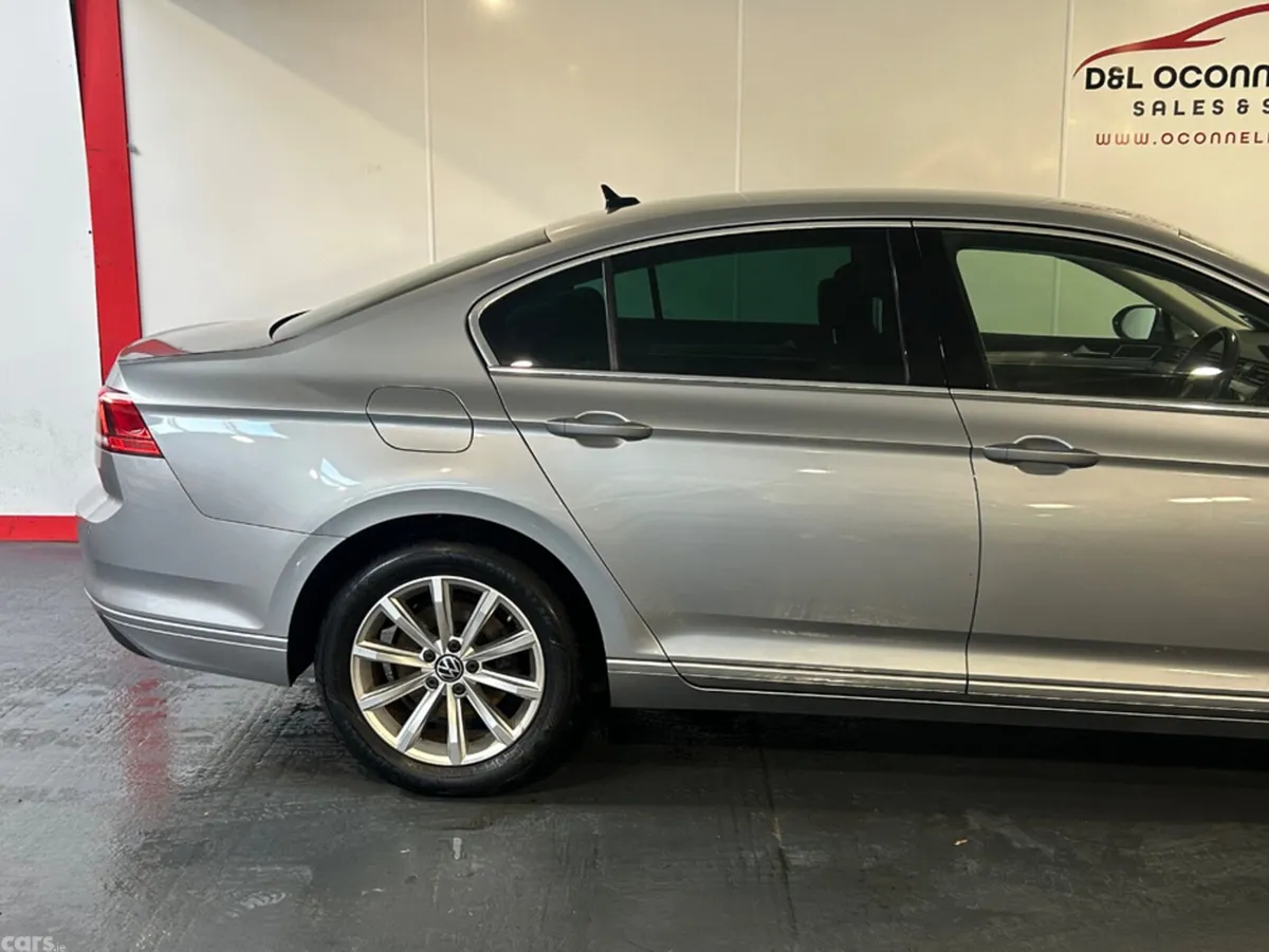 Volkswagen Passat Saloon, Diesel, 2022, Silver