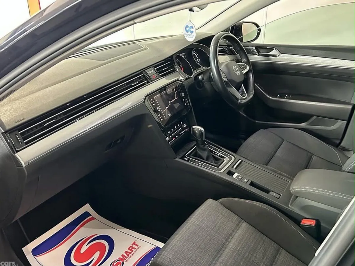 Volkswagen Passat Saloon, Diesel, 2022, Silver