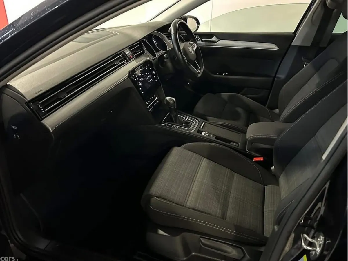 Volkswagen Passat Saloon, Diesel, 2022, Silver