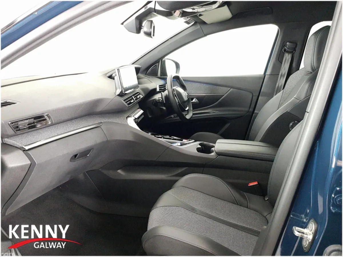 Peugeot 3008 MPV, Diesel, 2023, Blue