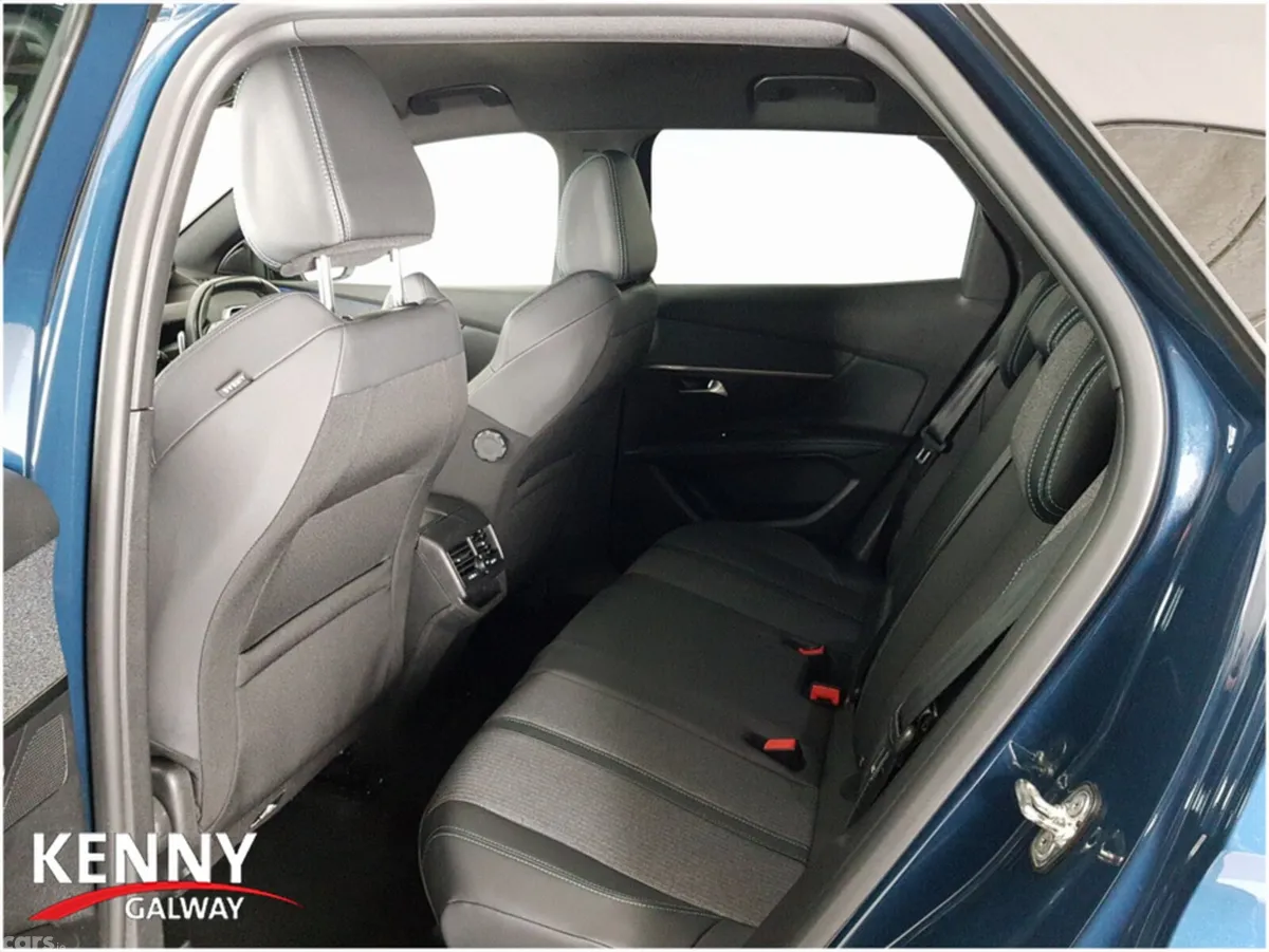 Peugeot 3008 MPV, Diesel, 2023, Blue
