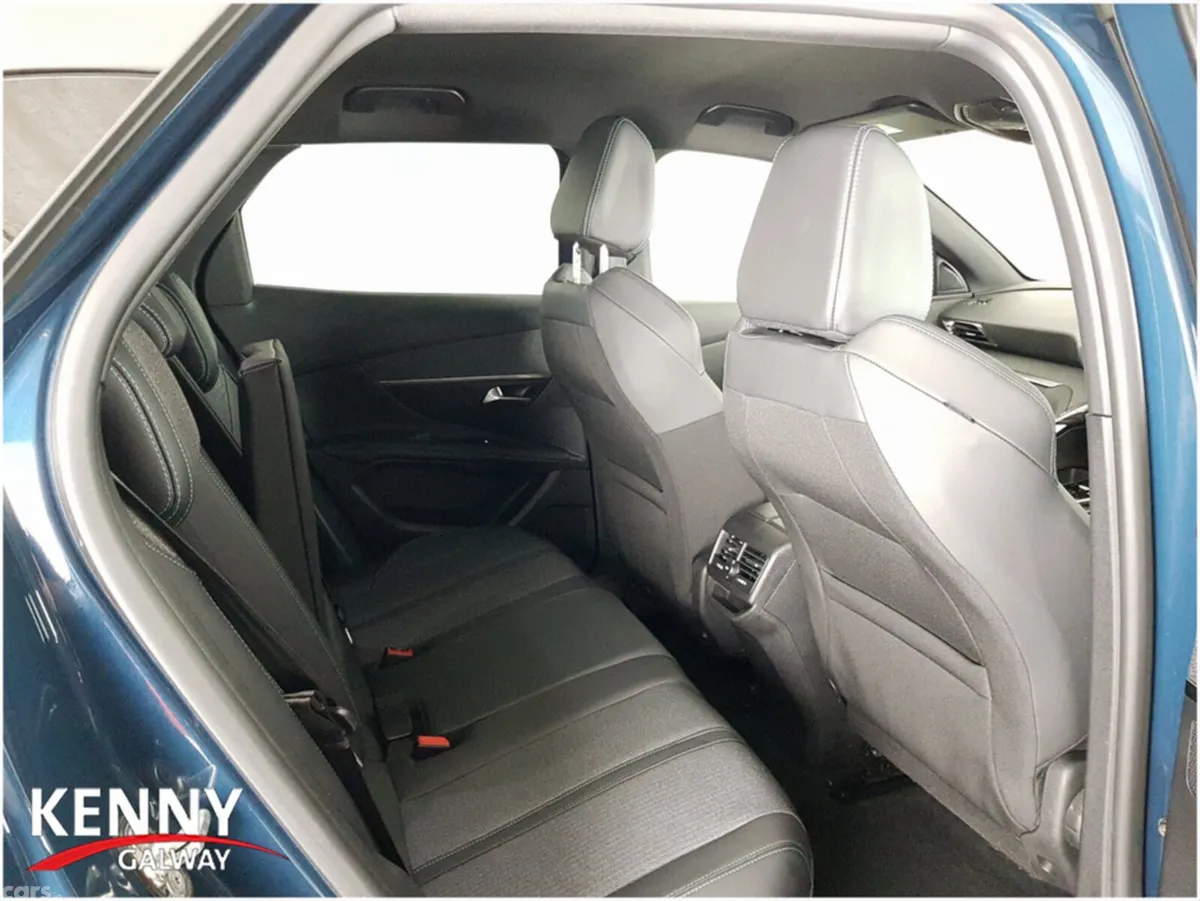 Peugeot 3008 MPV, Diesel, 2023, Blue
