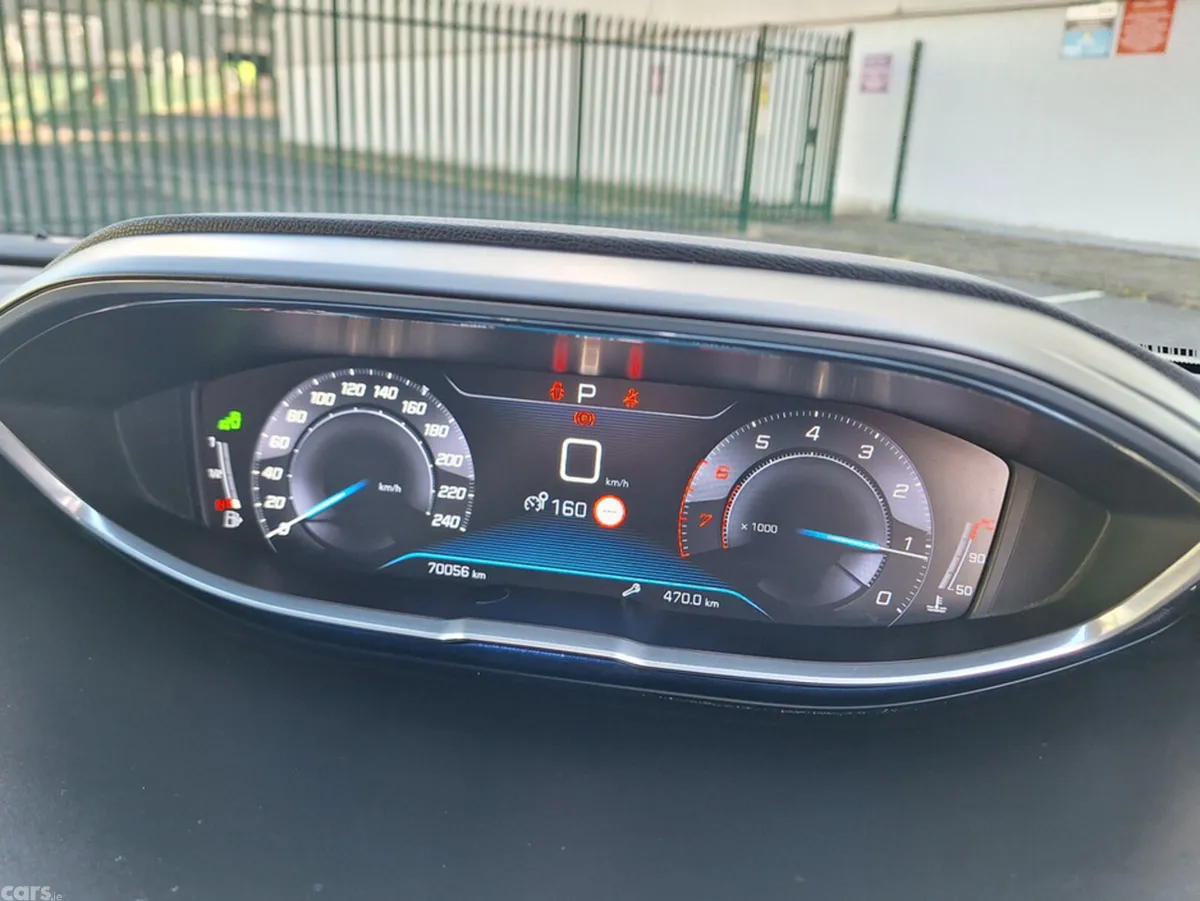 Peugeot 5008 MPV, Petrol, 2018, Grey