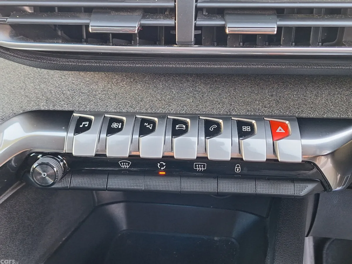 Peugeot 5008 MPV, Petrol, 2018, Grey