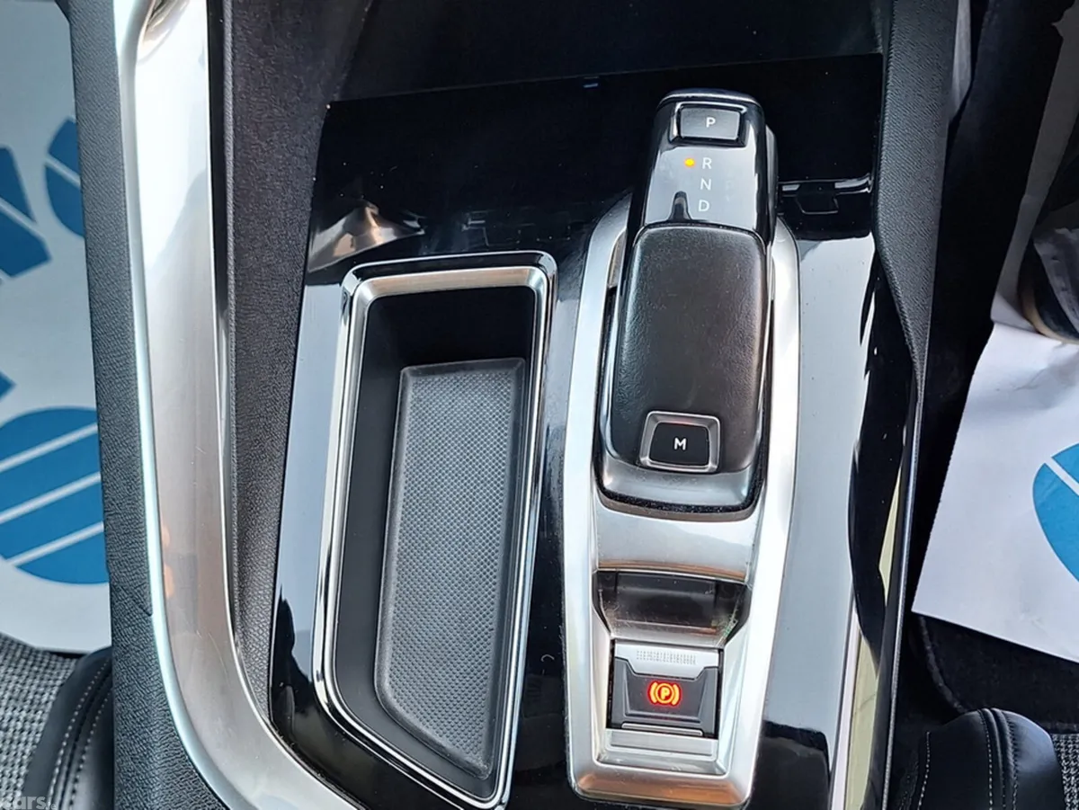 Peugeot 5008 MPV, Petrol, 2018, Grey